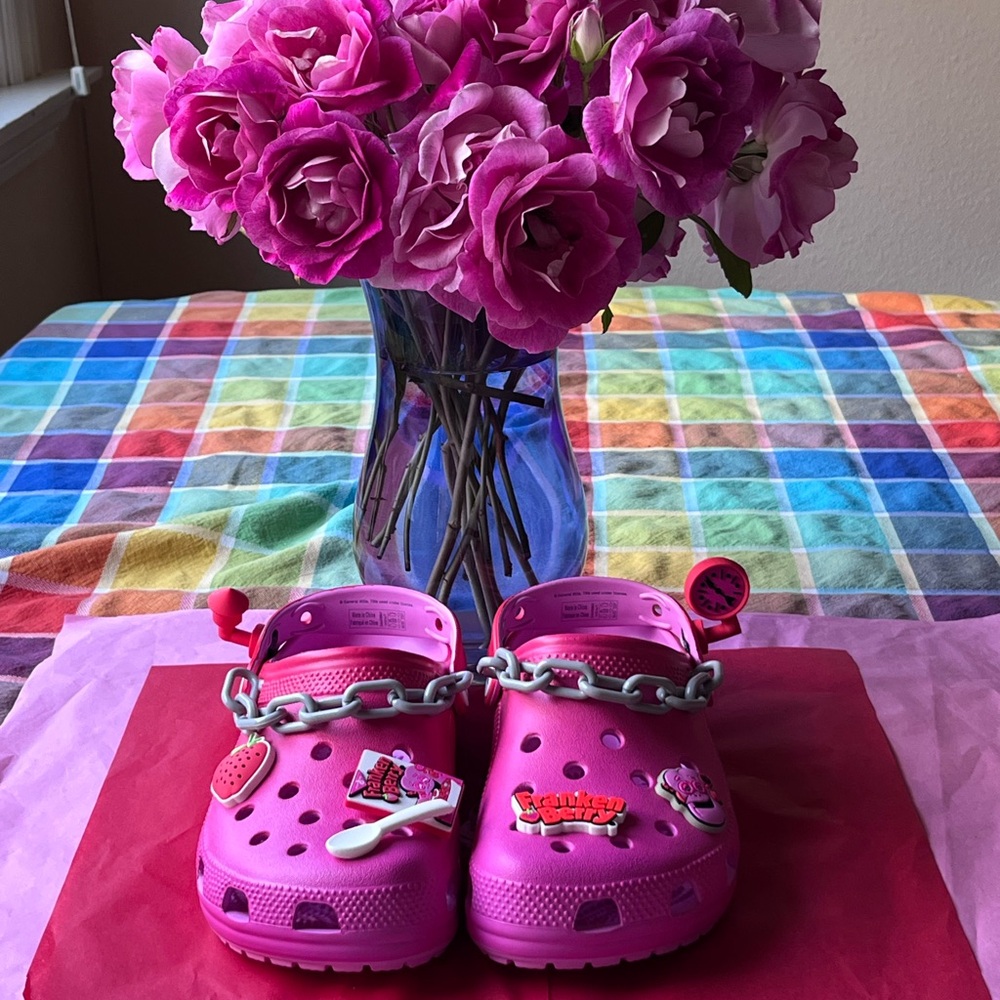 🍓CROCS FRANKEN BERRY CLASSIC CLOG 🍓 NWT 🍓